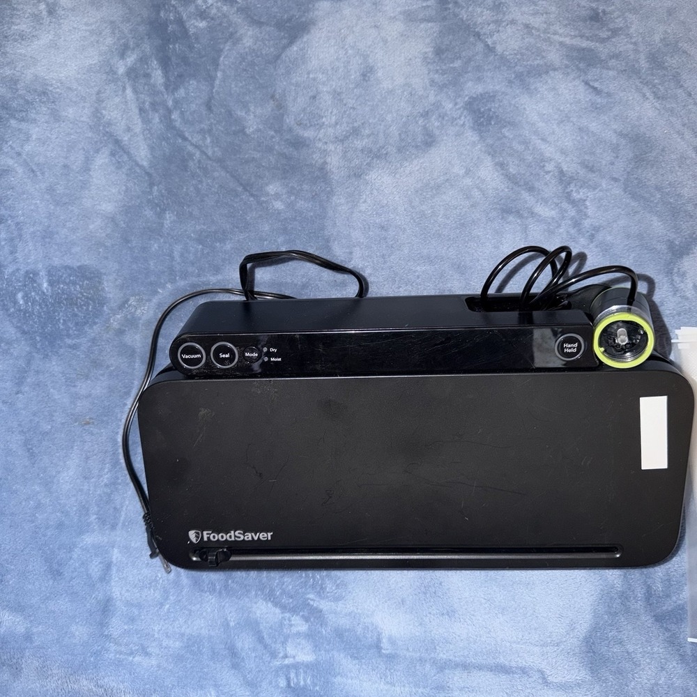 Foodsaver Vs3120 Multi Use Food Preservation system With Roll Of Bag And Bags